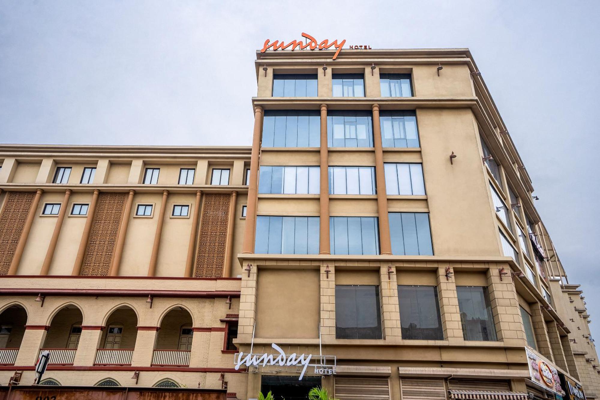 Sunday Hotel Vadodara Exterior foto
