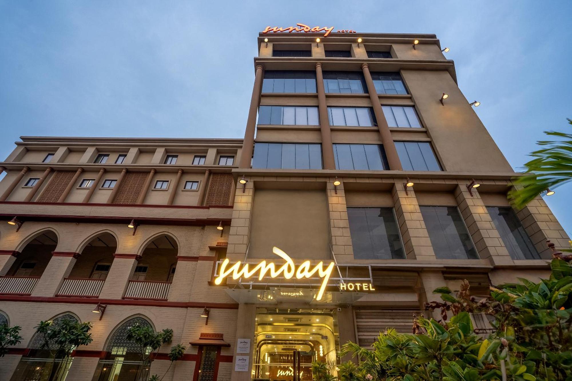 Sunday Hotel Vadodara Exterior foto